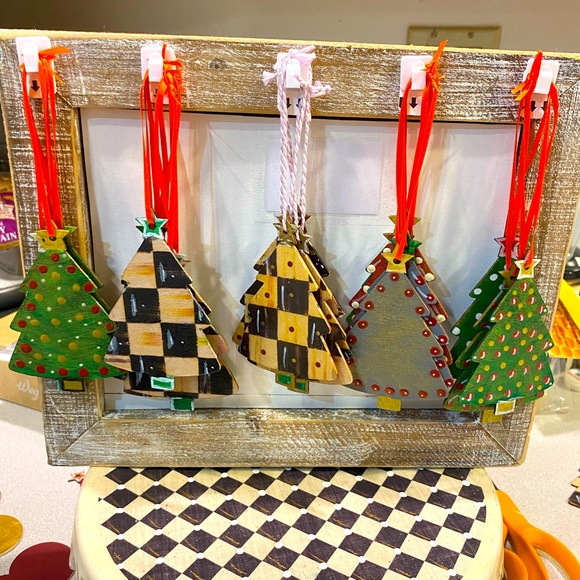 BUNDLE/2 🌲🎁 WKND SALE!! 🎁🛍️🎄ORNAMENTS TREE 🎁🎄 HANDPAINTED AND/or DECOPAGED - Picture 1 of 4